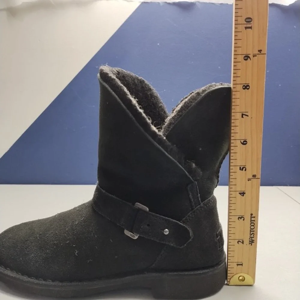 UGG Syden Winter Boots Womens US Size 7 Black Suede Buckle Strap Slip On 1120702